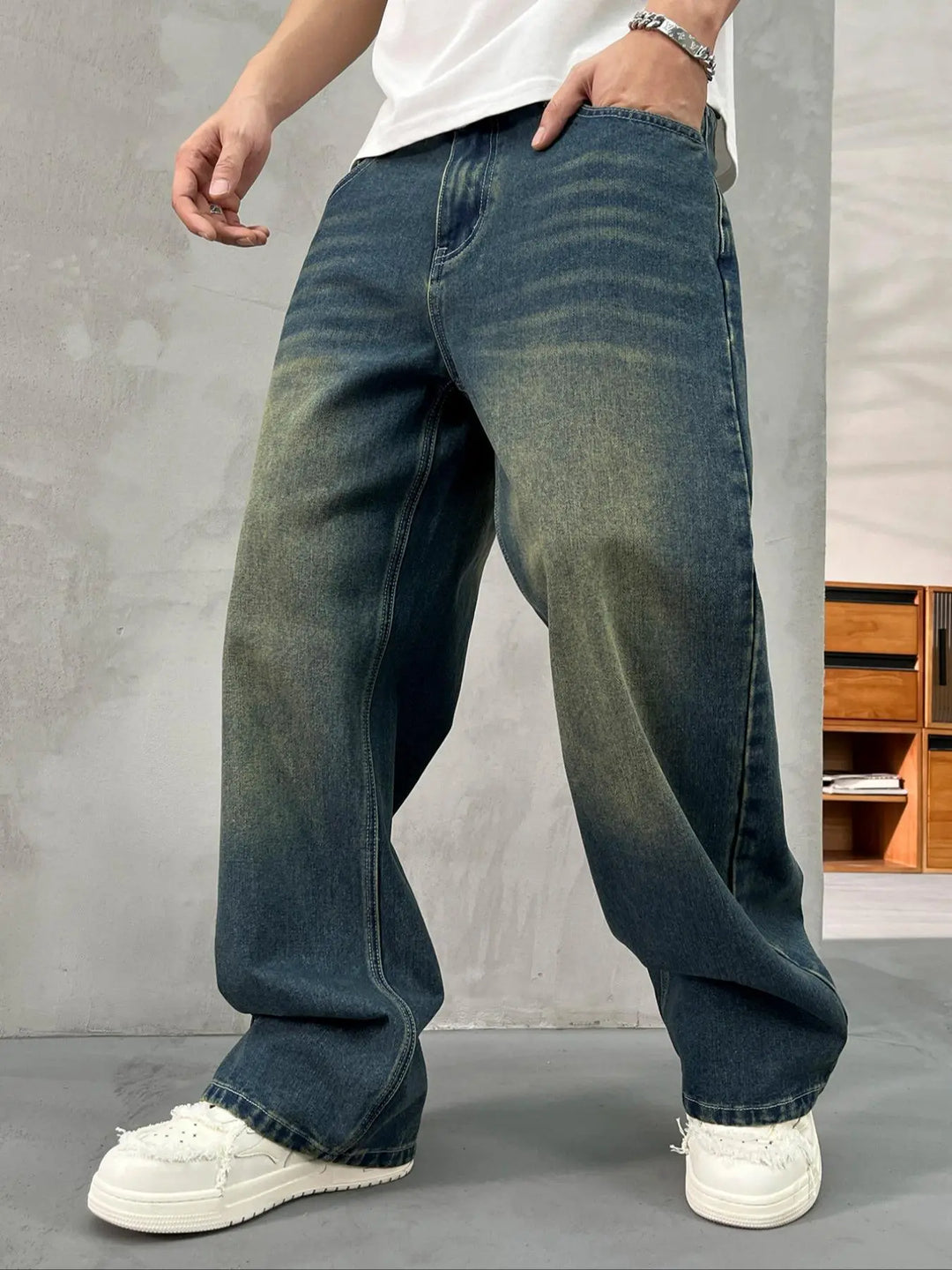 BAGGY STRAIGHT-LEG JEANS